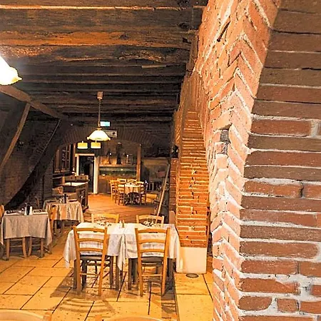 L'alcove Restaurant מלון